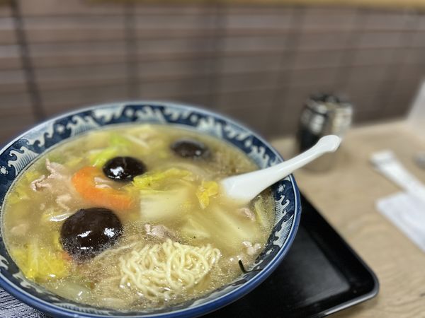 「しいたけ肉そば 730円」@永楽苑の写真