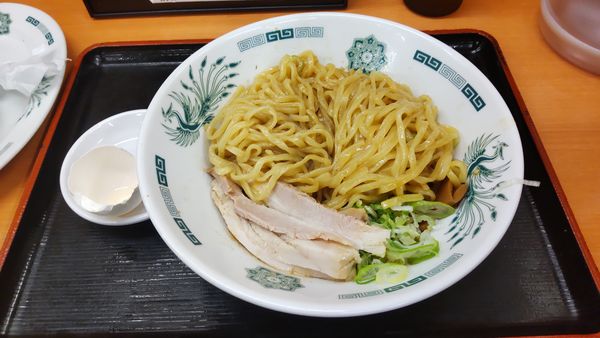「汁なしラーメン+温玉」@日高屋 川越西口店の写真