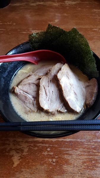 「チャーシューメン麺硬薄め」@横浜家系ラーメン こんばの写真