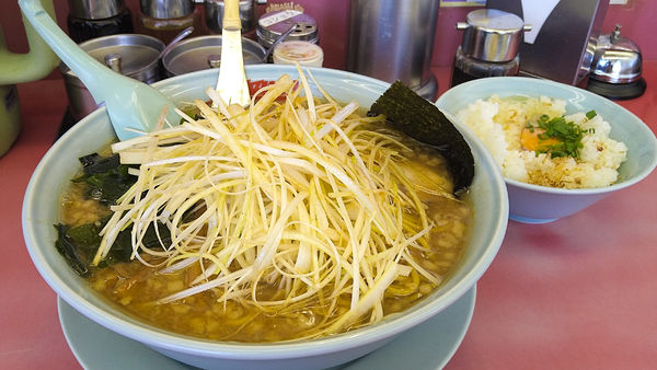 「限定/プレミアム醤油とんこつラーメン大大+玉子かけご飯　他」@ラーメン山岡家 瑞穂店の写真