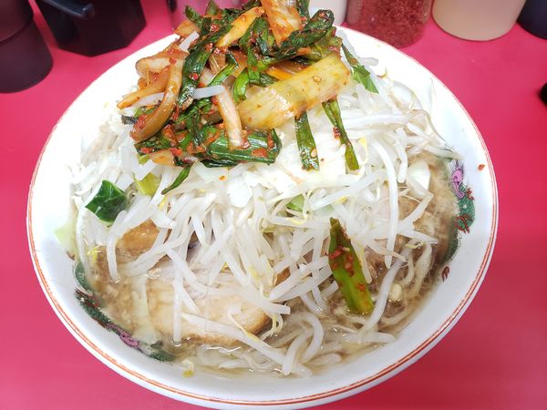 「小豚、九条ネギキムチ、麺少な目」@ラーメン二郎 湘南藤沢店の写真