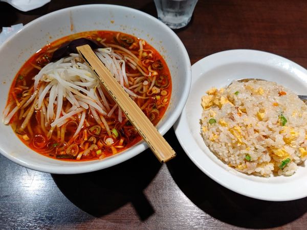 「本日の日替①(四川風もやしラーメン&半チャーハン)900円」@上海華龍 ヤマダ電機LABI1高崎店の写真