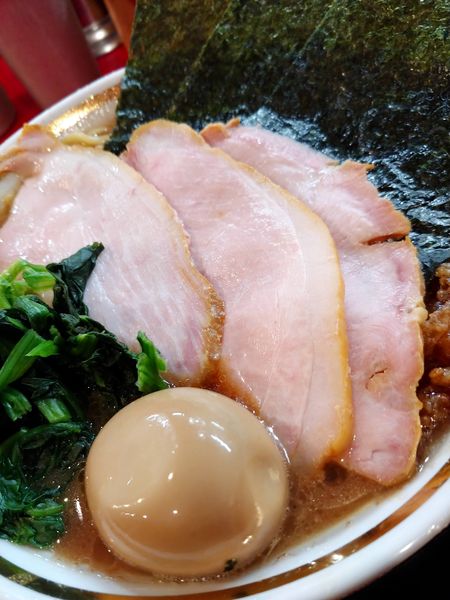 「特上チャーシューメン【3枚】並盛・鶏ホルモン＆味玉増し」@IEKEI KANSAI王道家直系 我道家の写真
