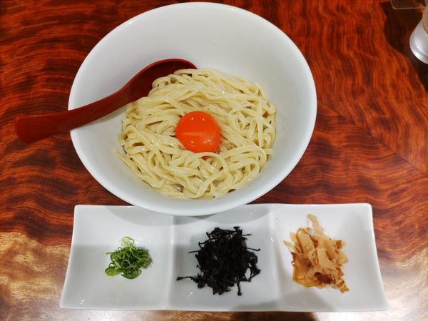 「冷製塩昆布水のTKM（卵かけ麺）」@三馬路 東京店の写真