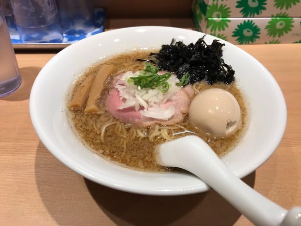 「背脂煮干しラーメン＋味玉」@らぁ麺あさひの写真