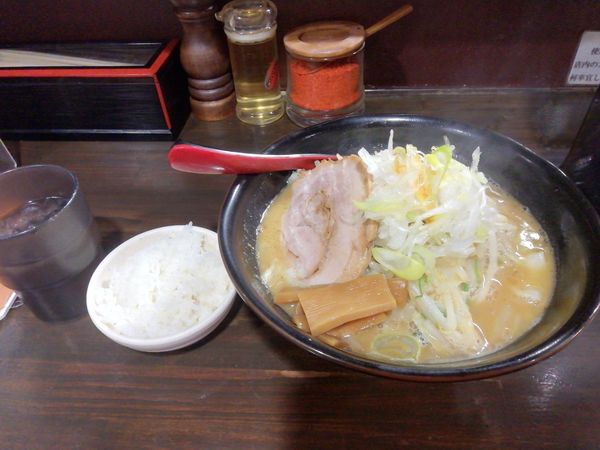 「味噌ラーメン　¥930　野菜増し小ライス」@麺処 花田 池袋店の写真