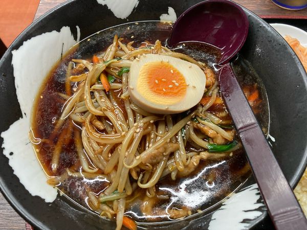 「もやし豚肉麺　780円(ランチ　半チャーハンセット)」@中華ダイニング 雪花苑の写真