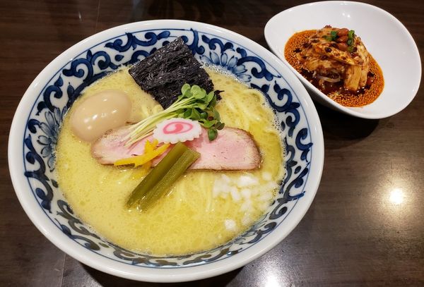 「濃厚鶏白湯麺(塩)味玉、ミニよだれ鶏セット」@名物よだれ鶏と濃厚鶏白湯麺 MATSURIKA 武蔵新田店の写真