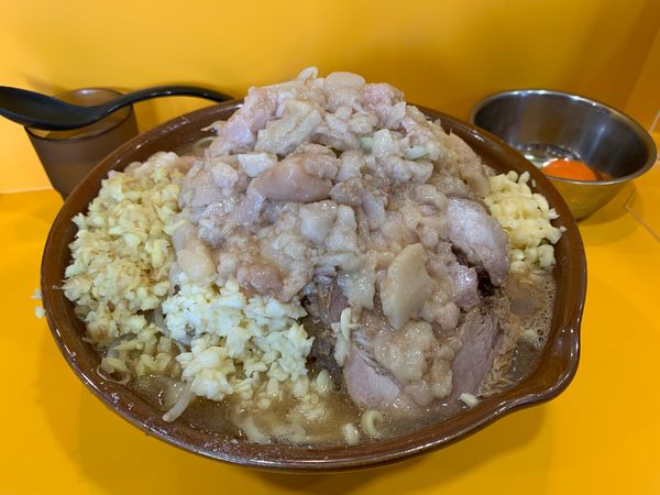 「大ラーメン麺増し600g ニンニクマシマシアブラヤサイスコシ」@ラーメン二郎 八王子野猿街道店2の写真