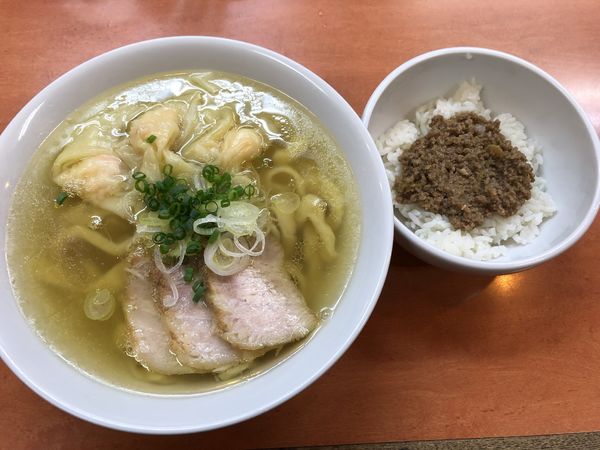 「海老ワンタンメン950円➕生姜丼100円」@日陰の写真