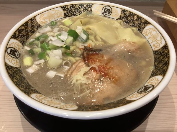 「赤酢握り8貫 選べるらぁー麺 1800円」@鮨とラーメン うおがしや 鶴屋町店の写真