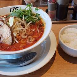 味噌担々麺痺0辛2・900円　中ライス150円