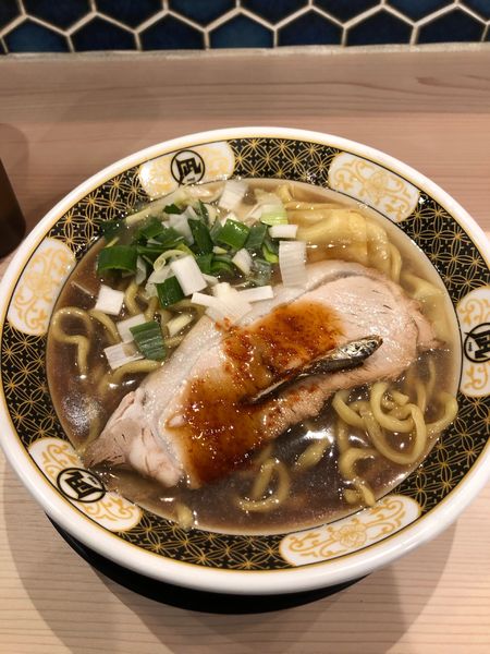 「すごい煮干しラーメン」@鮨とラーメン うおがしや 鶴屋町店の写真