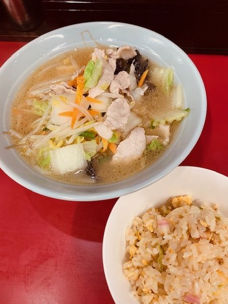 「タンメン・半炒飯セット 1000円」@三幸苑の写真