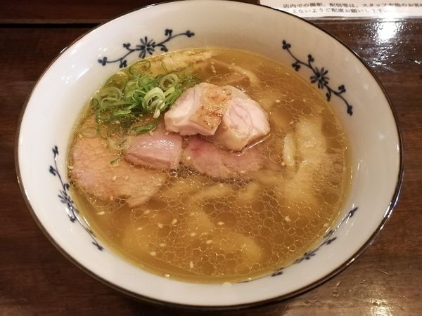 「塩らぁ麺　878円(現金900円)」@手打ち麺 秀登の写真
