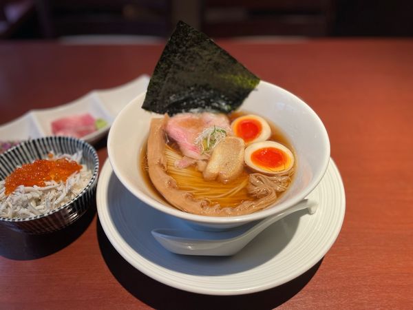 「津軽煮干し中華蕎麦（味玉入り）¥900」@酒肴場 屯の写真