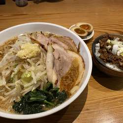デカ盛りラーメン