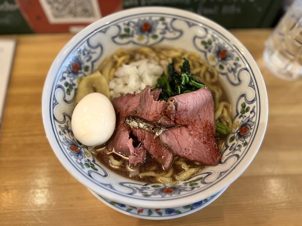 「すごい味玉煮干ラーメン888円(税込976円)」@すごいビーフ煮干しラーメン ビーフキッチンスタンド 新宿歌舞伎町店の写真