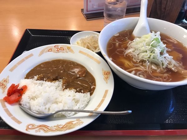 「ラーメン+半カレー」@たつみやの写真
