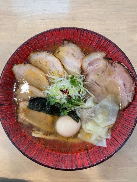 「海老塩壱虎麺 （わんたん・味玉・チャーシューのせ）」@麺や 壱虎の写真