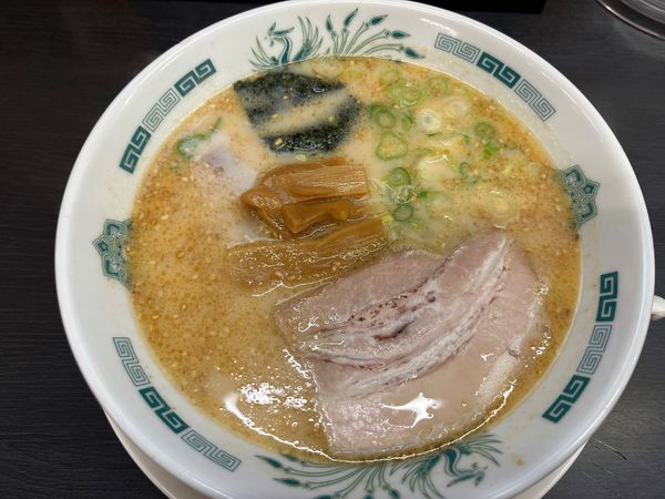 「とんこつラーメン　麺硬め」@熱烈中華食堂 日高屋 浦和町谷店の写真