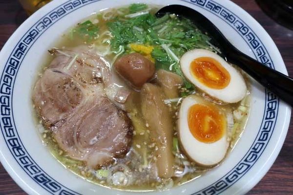 「梅しおらーめん　800円＋味玉　100円」@中華そば 新の写真