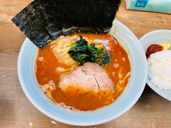 「ラーメン中＋辛いやつ　800円」@横浜らーめん 渡来武の写真