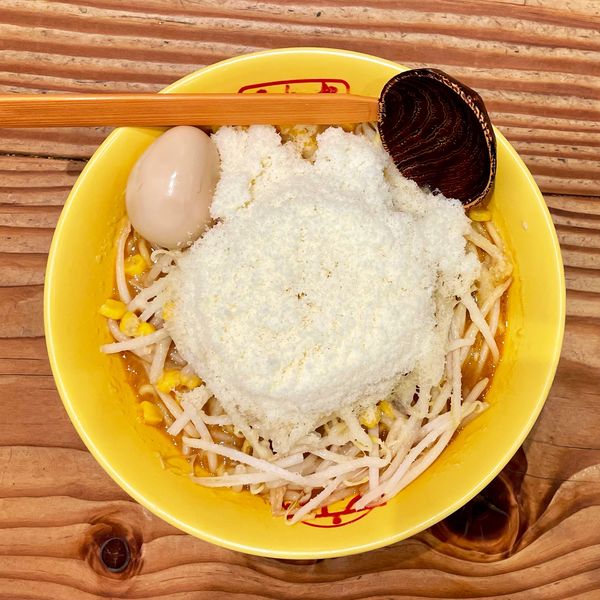 「元祖(究)チーズラーメン/麺大盛り/味玉トッピング」@九十九ラーメン 津田沼店の写真