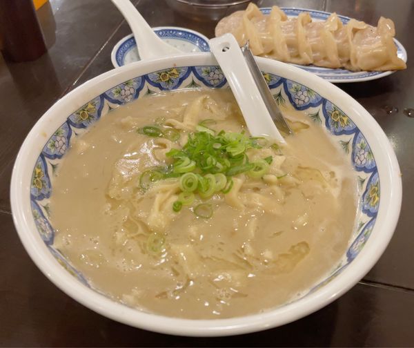 「揚州特濃厚塩ラーメン 大盛」@揚州商人 松戸ニ十世紀ヶ丘店の写真