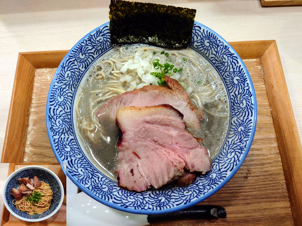 「淡麗煮干しそば(塩)+みちのく清流味わいどり和え玉(醤油)」@煮干しつけ麺 宮元の写真