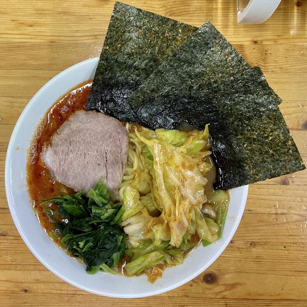 「旨辛ラーメン 中盛 ＋ ピリ辛キャベツ」@横浜家系ラーメン 武蔵境つばさ家の写真