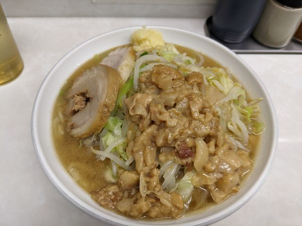 「ラーメン（野菜少なめ、ニンニクちょっと、アブラ、からめ）」@魔人豚の写真