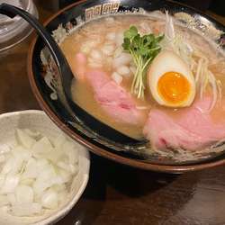 魚豚骨ラーメン🍜🥢(玉ねぎ🧅)