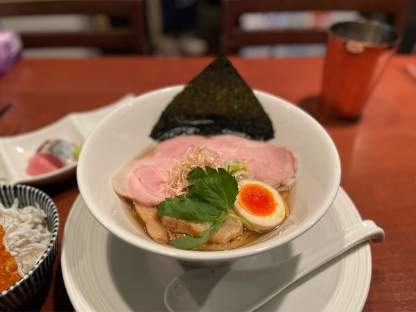 「【限定】青森県産スルメ出汁らぁ麺¥1000、海鮮丼¥500」@酒肴場 屯の写真