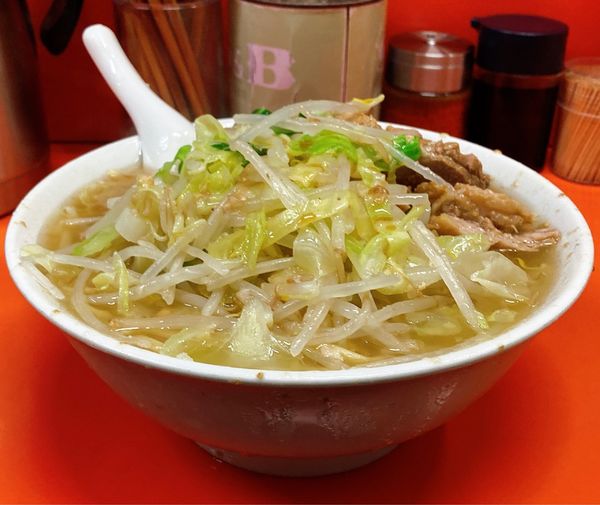 「豚入りらーめん「ヤサイニンニクアブラ」」@らーめん いごっそうの写真