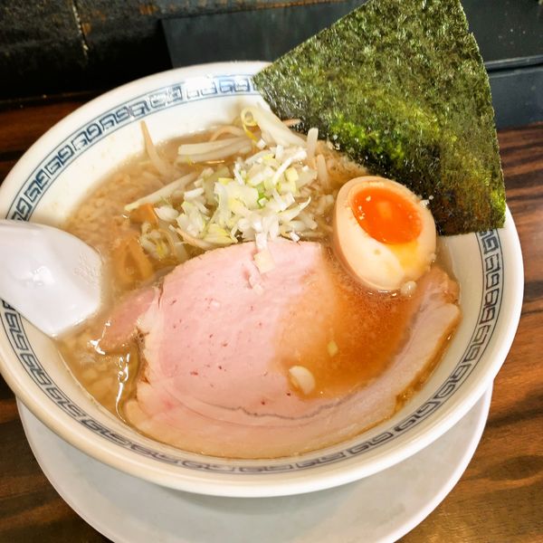 「醤油背脂ラーメン」@稲荷屋の写真