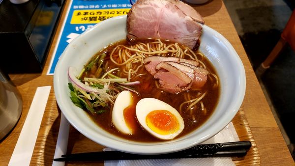 「黒」@麺巧 潮 上野製麺所の写真