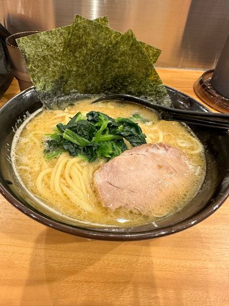 「豚骨醤油ラーメン」@横浜家系ラーメン 亜仟商店の写真