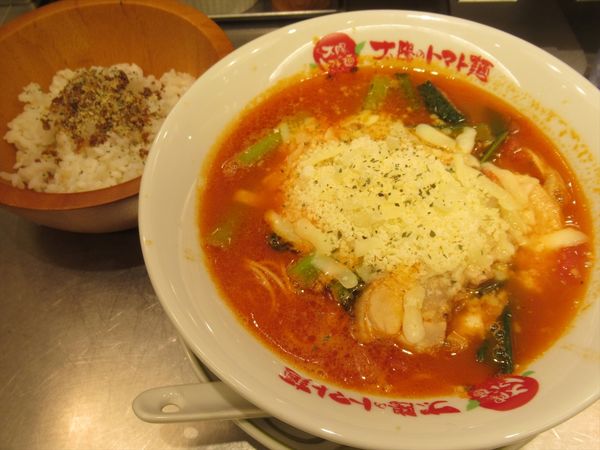 「チーズラーメン&らぁリゾ(1,090円)」@太陽のトマト麺 ミーツ国分寺店の写真