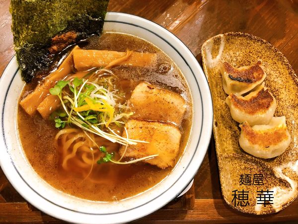 「二代目醤油ラーメン(税込858円)、餃子3ヶ(CP)」@麺屋 穂華の写真