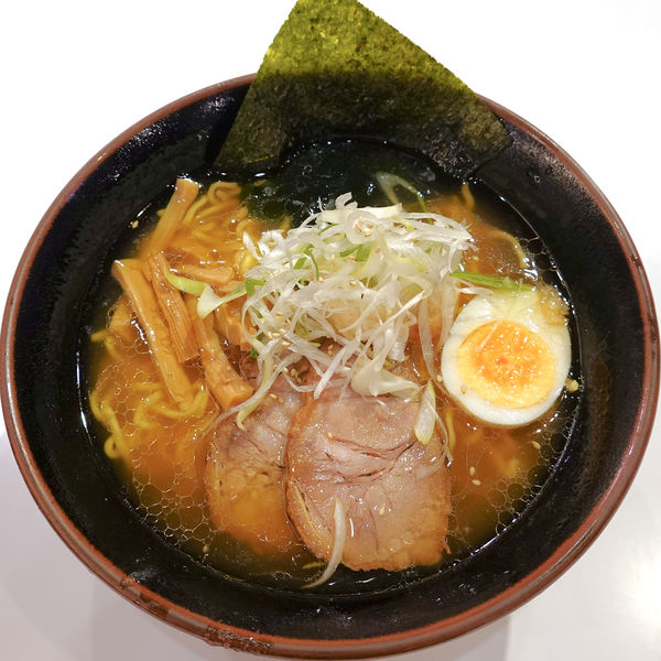 「ラーメン（塩）780円  + チキンカツ定食 800円」@新千歳空港温泉 食事処の写真