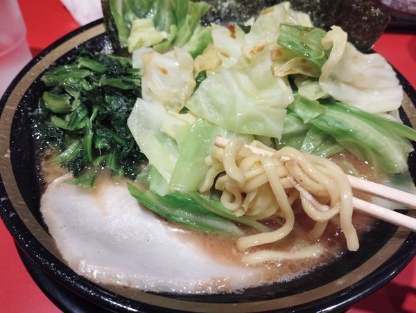 「らーめん(かため)(750)＋キャベツ(100)」@環2家 蒲田店の写真