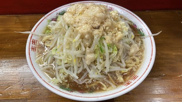 「ラーメン（全マシ）」@ザ・ラーメンスモールアックスの写真