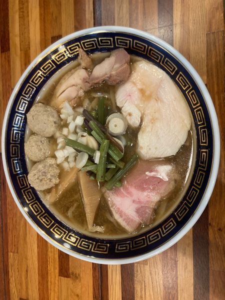 「秋刀魚まる搾り手揉み醤油らーめん　¥1350」@鮮魚らーめん 五ノ神水産の写真