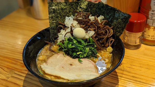 「ラーメン＋きくらげブレンド（850円＋100円）」@横横家 仙台店の写真