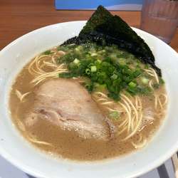 豚骨ラーメン750円、替え玉120円
