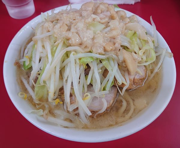 「小豚 900円（麺半分）」@ラーメン二郎 神田神保町店の写真