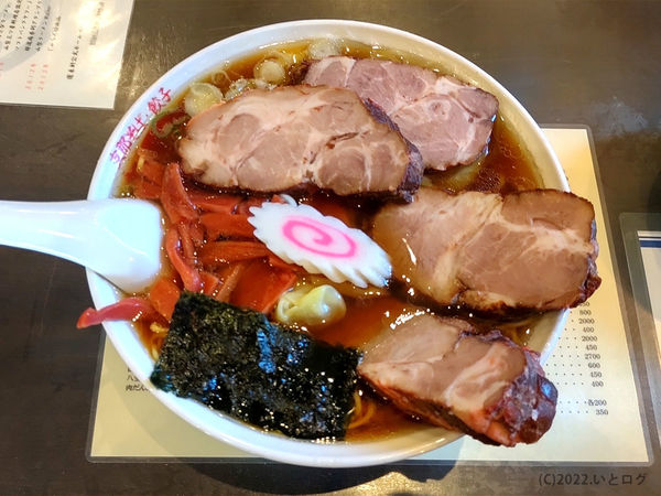 「ワンタン麺 大盛（＋チャーシュー３枚）」@蓬来軒 本店の写真
