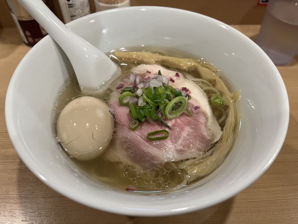 「味玉塩らぁ麺」@らぁ麺 みうらの写真