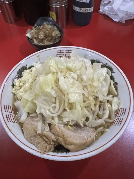 「ラーメン＋玉葱鰹節」@ラーメン二郎 札幌店の写真